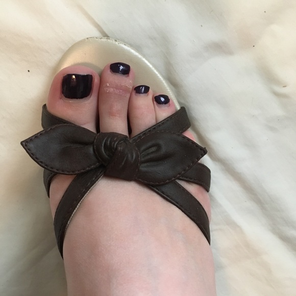 Maurice’s Brown Strappy Sandals with Bow - Picture 7 of 8